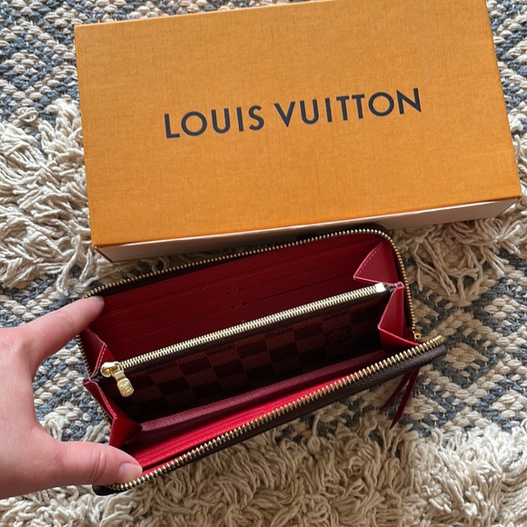 Clemence Wallet - Picture 3 of 9